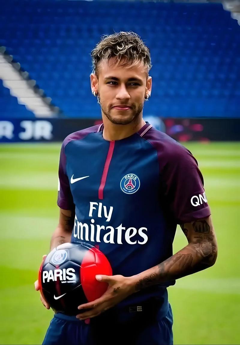 颜骏凌：和范德萨交换了联系方式，在儿时偶像面前踢球是圆梦（颜骏凌谈范德萨：已互换联系方式，在儿时偶像面前踢球圆梦）