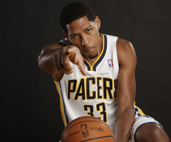 篮球湖人主力球员场上状态火热（湖人主力状态火爆，赛场火力全开）