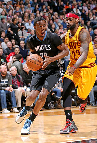 热刺vs哥本哈根：穆阿尼、布伦南、西蒙斯首发出战（热刺迎战哥本哈根：穆阿尼、布伦南、西蒙斯领衔首发）