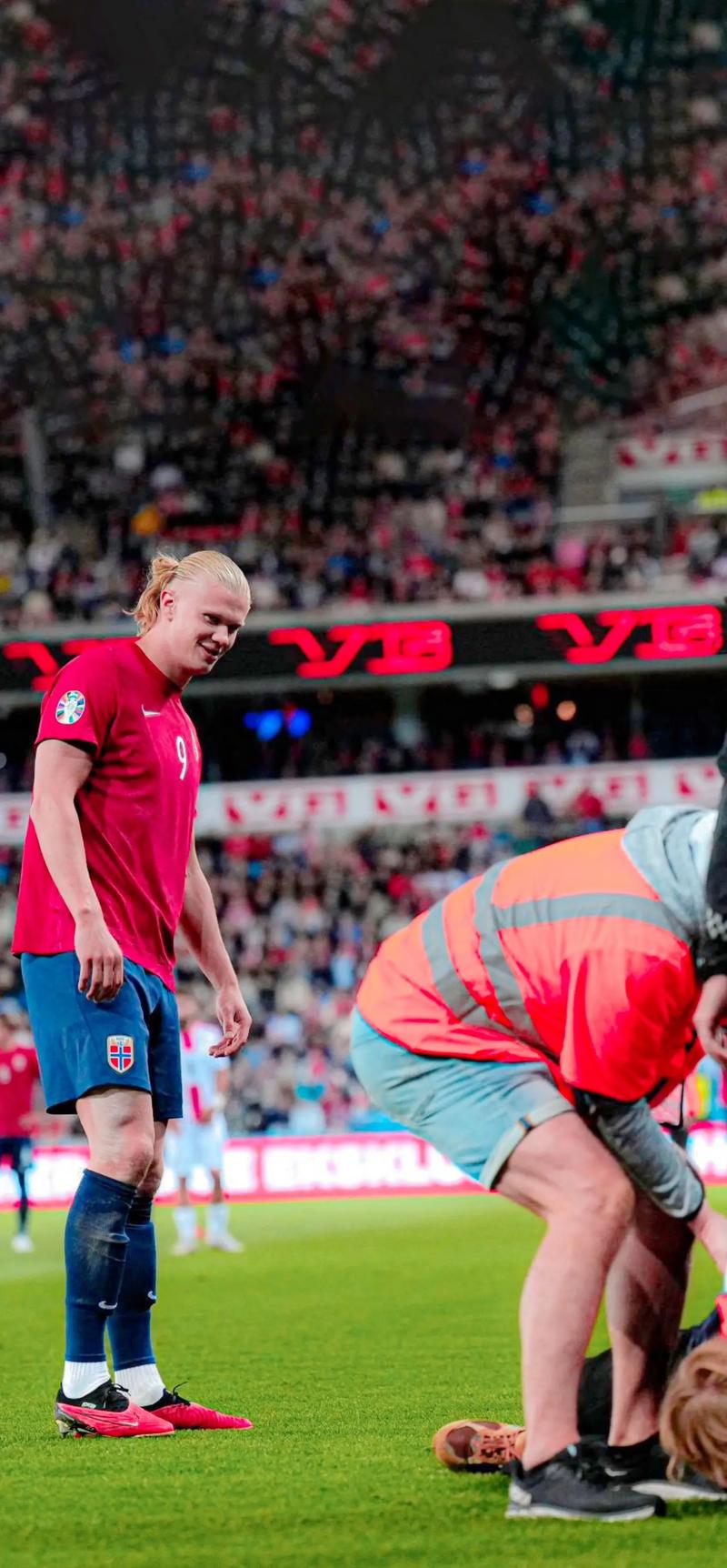 国脚恢复训练，伤病情况明显好转（国脚重返训练场，伤情显著改善）