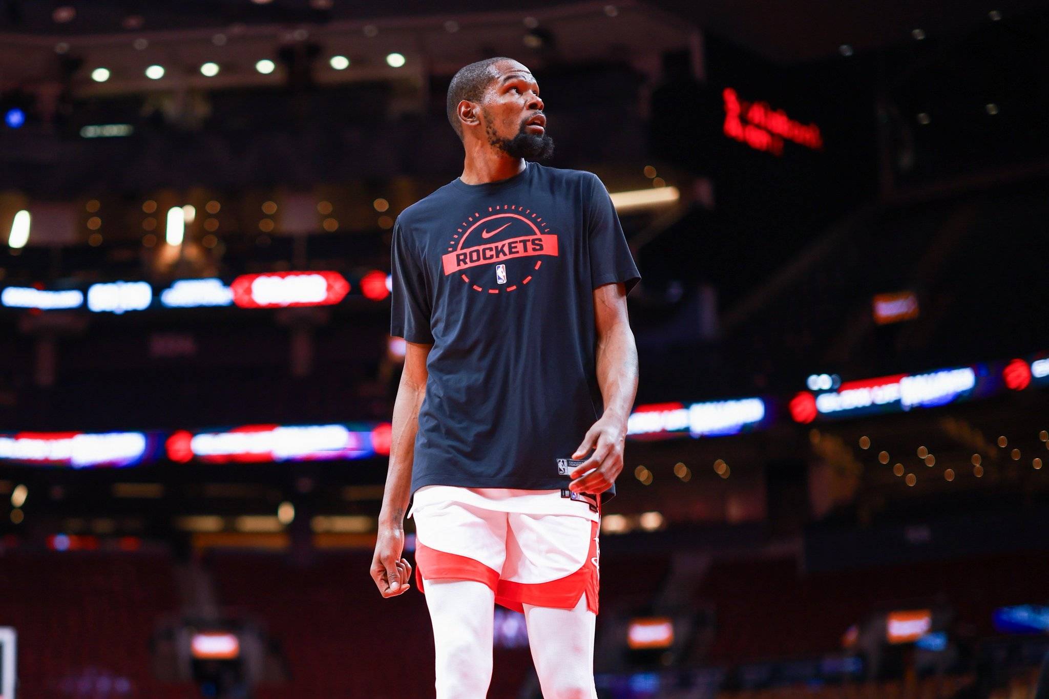 惊天逆转！阿森纳遭维拉绝杀 英超三强争霸白热化（爆冷大逆转！维拉补时绝杀阿森纳，英超三强争霸愈演愈烈）