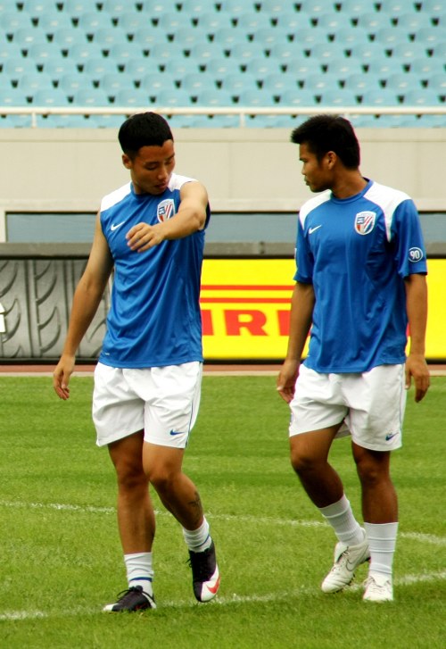 勇士巴特勒vs独行侠14分9助攻全过程：攻传一体+连番教育新状元秀（巴特勒率勇士战独行侠全场纪实：14分9助攻，攻传合一连番给新状元上课）