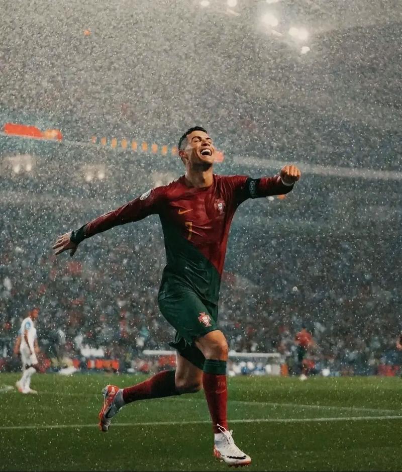 名宿：不是所有国米球迷都为劳塔罗疯狂，但他的态度令人惊叹（名宿：劳塔罗未获所有国米球迷青睐，但其态度令人称道）