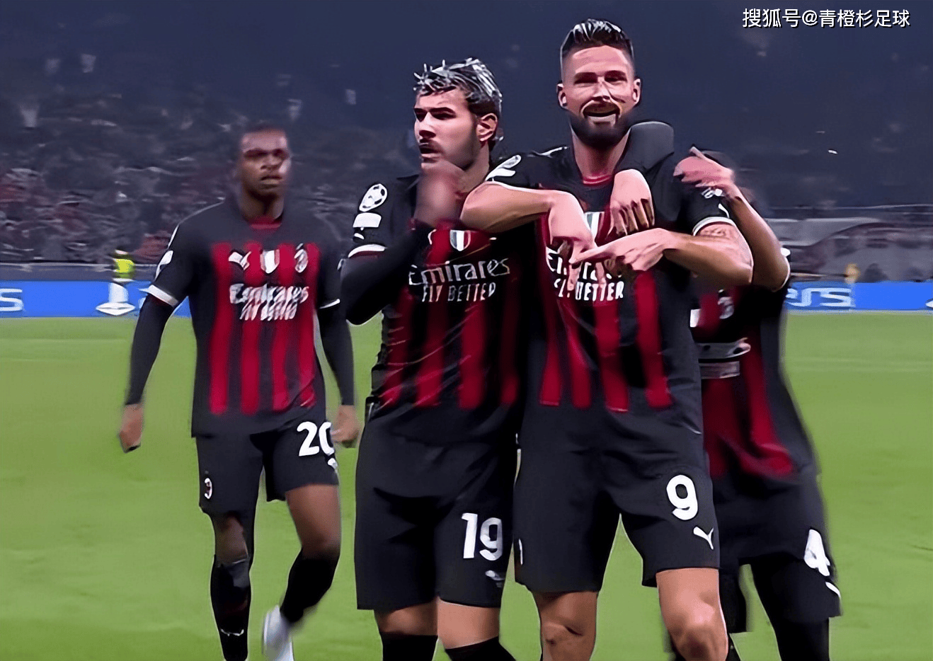 探寻米切尔半场压哨打板三分球的幕后故事（揭秘米切尔半场压哨打板三分背后的秘密）