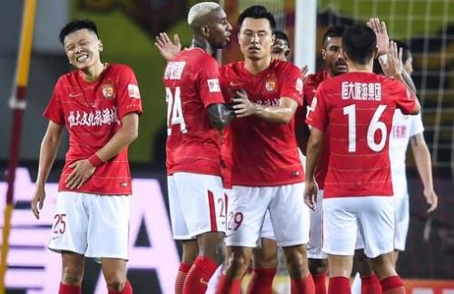 李璇：有个球队主帅最快明天官宣，下赛季应该能换个活法（李璇：某队主帅最早明日官宣，下赛季有望改头换面）