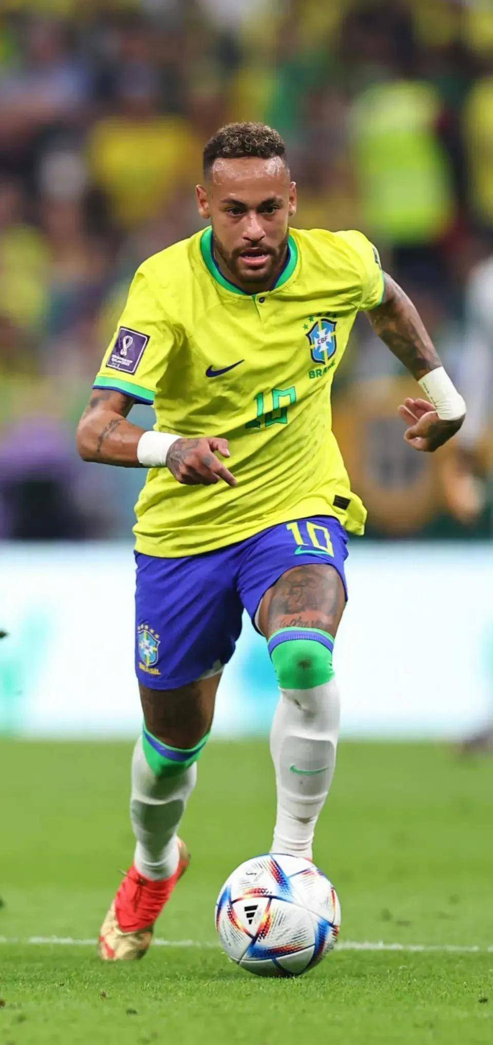 塞斯特罗：踢球风格上，我在学习卡塞米罗和克罗斯（塞斯特罗：我的踢法在向卡塞米罗、克罗斯学习）